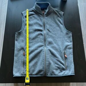 Vineyard vines vest medium grey